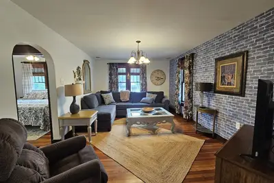 Image de 803 Edgar just 5 minutes from the Emerald Acres Sports complex.