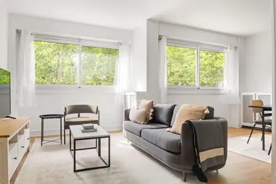 Image de Blueground | Ecole Militaire, elev, nr embassies