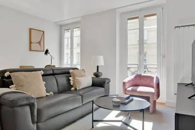 Image de Blueground | Ecole Militaire, near Eiffel Tower