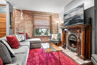 The Arusha House Capitol: Hill : Garage : Yard