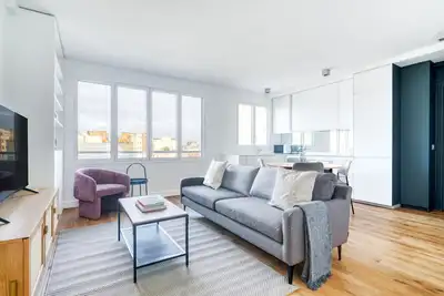 Image de Blueground | Molitor, balcony & elevator