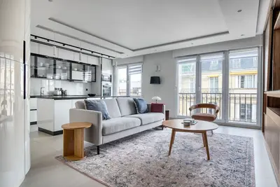 Image de Blueground | Mairie du Xvi, balcony, nr dining