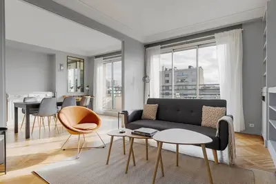 Image de Blueground | Auteuil, balcony & Eiffel Tower view