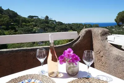 Image de Bel appartement climatisé vue mer Mas de Gigaro