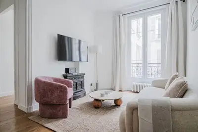 Image de Blueground | Ternes, elevator & w/d