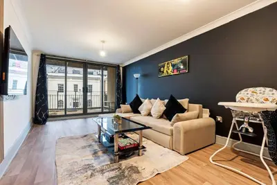 Luxe Stays-Sleeps 5-Contractors Accommodation