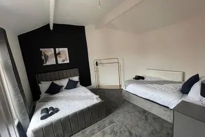 Image de 30% Off Monthly Stays -  6Bed House - Sleeps 16+