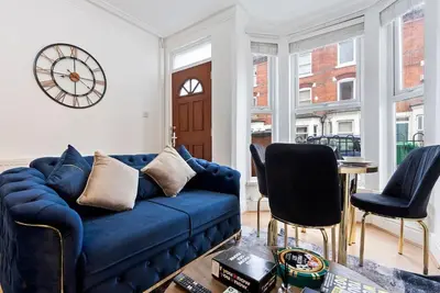 Image de Luxe Stays | Sleeps 8 | Parking