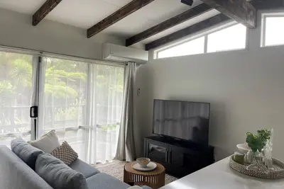Image de Newly renovated one bedroom house near beaches, shopping and great schools