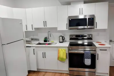 Image de Cozy 2-bedroom Celtic Suite in Stillwater Edmonton with WiFi, Ac