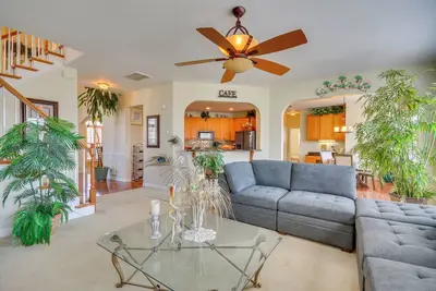 Image de 10 Mi to Dtwn Greensboro: Family Gem w/ Yard