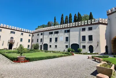 Image de Castle apartment with communal pool and view of Lake Garda