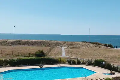 Image de Grand appartement avec 2 Chambres vue mer et piscine. Plage a 40 mètres.