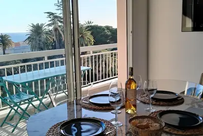 Image de Confortable appartement avec vue mer dans résidence fermée avec parking privé.