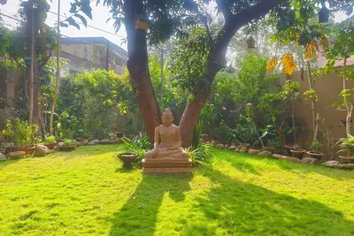 Image de Escape to this charming apartment with a touch of nature in centre of town.
