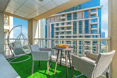 Image de Chic 1br | Steps from Burj Khalifa and Dubai Mall