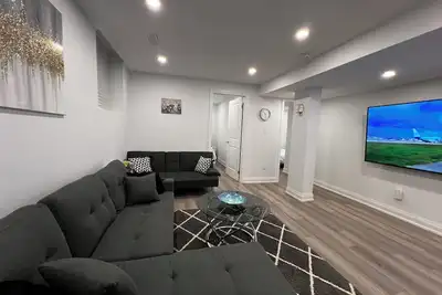 Image de Cozy 2-bedroom apartment with WiFi, separate entrance and parking