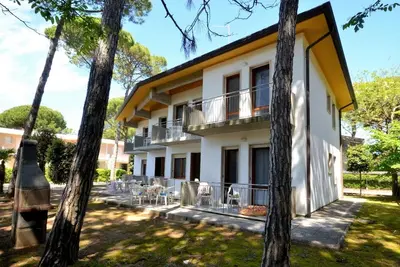 Image de Confort moderne dans un cadre spacieux par Beahost Rentals