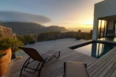Image de Spectacular house overlooking False Bay.