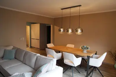 Image de \"Relax in our luxurious vacation apartment by the monument! \"