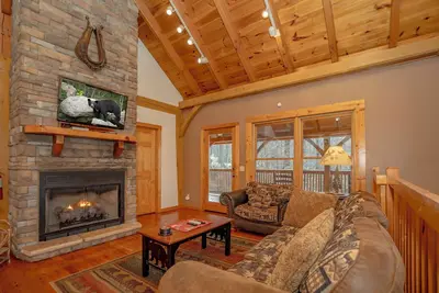 Image de BigBearBridgeRetr: Secluded*WoodedView*Honeymoon*Games*HotTub*Wifi*Yard*Creek