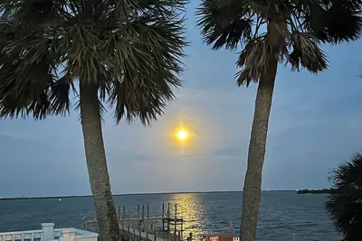 Image de Waterfront, 3 bedroom, original 1941 wood, fishing camp, with a deck/dock