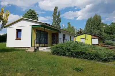 Image de Quietly located bungalow with a view of the dam