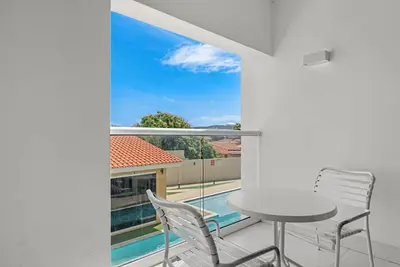 Image de Private Balcony with Pool View