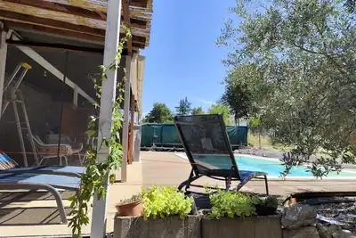 Image de Maison Eiffel construite en 1860. Rénové en 2017 avec piscine. Pour 5 personnes.