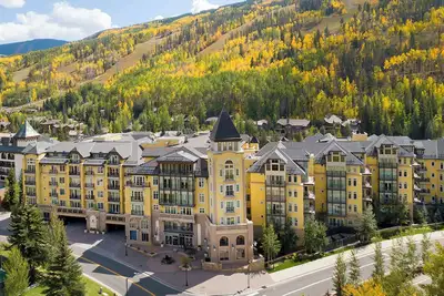 Image de Elegant Modern Residence! Ritz Carlton Vail. Pool, Hot Tub, Short Walk to Slopes