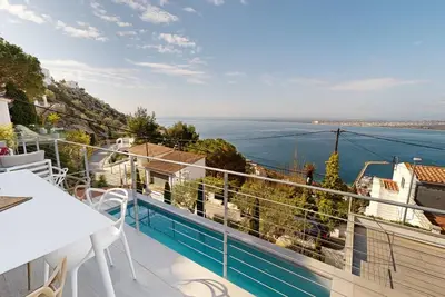 Image de Maison face à la mer au-dessus de la baie de Rosas