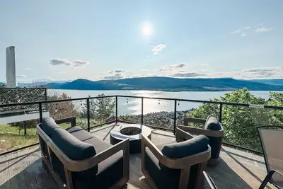 Image de Panoramic Lakeview cabin w/ fire table and private hot tub at LaCasa Resort