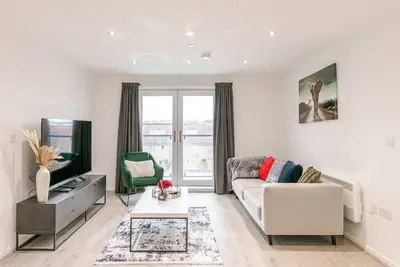 Image de Stylish & Cozy Apartment with Premium Amenities -Perfect for Families & Business