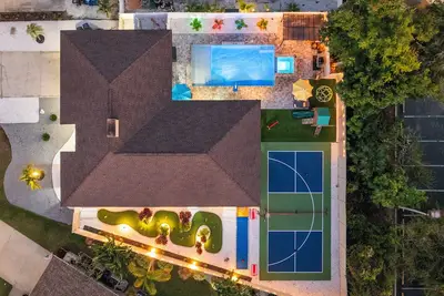 Image de HotTub Pickleball MiniGolf GameRoom UltimateFrisbee HeatedPool near Ami