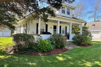 Image de Charming Chatham Bungalow- Minutes to Beaches and Downtown Chatham