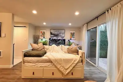 Image de Charming 2-bedroom townhome that sleeps 6 comfortably near SeaTac Intl. Airport
