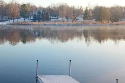 Image de Lake front beauty sleeps 8, with pontoon rental available.