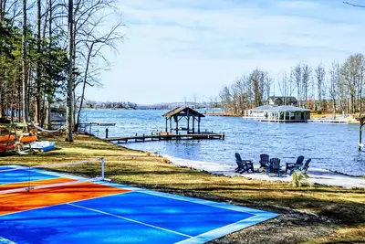 Image de Lakefront Lake Anna with Dock, Hot Tub, Game Room