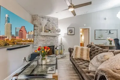 Image de Domain Hidden Gem Atx W/Fireplace 2 Br/2ba