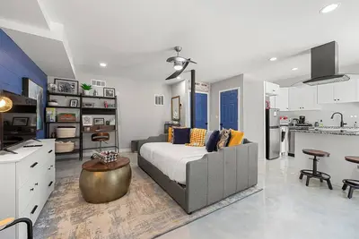Image de The Rhitreat - Studio, 10 Min Downtown & Airport