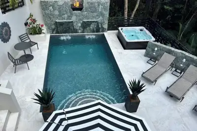 Image de A Romantic Honeymoon Escape for 2