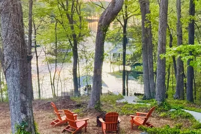 Image de Waterfront Home, 3 Acres, Dock, Firepit, Pool Table, Clemson, Pets & Fenced Yard