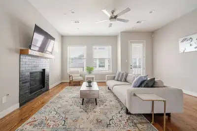 Image de Spacious, Museum District, Downtown, 5BDs, Balcony