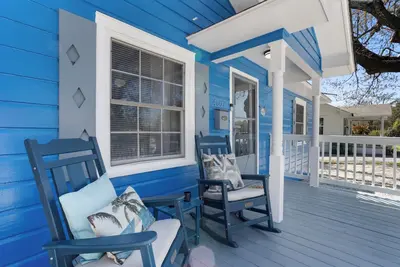 Image de Walk2Beach-Playground-Short drive 2JonesPark-Aquarium-Coliseum-Family  Fun.