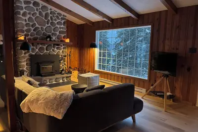 Image de Chalet Le SUPÉRIEUR – bord de l’eau, Lac Supérieur, 6 km du Mont-Tremblant