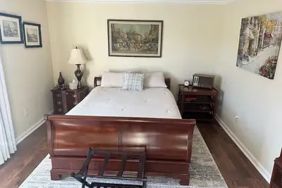 Image de Charming 2-bedroom apartment located on Main Street in The Heart of Catawba Co.