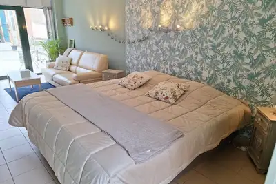 Image de Studio 'Du Meslay' avec terrasse privée, jardin partagé et Wi-Fi