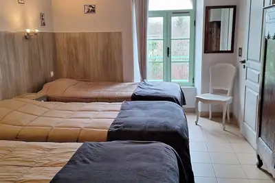Image de Chambre 'Le Meslay N°6 - Chambre 3 Pers' avec Terrasse partagée, Jardin partagé et Wi-Fi