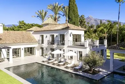 Image de Villa Oasis – Elegant 5-Bed Villa with Classic French Flair!