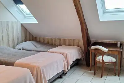 Image de Chambre 'Le Meslay N°9 - Chambre 4 Pers' avec Terrasse partagée, Jardin partagé et Wi-Fi